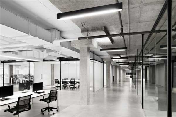黑白极简风格的SSENSE办公空间设计5